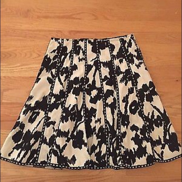 Cabi size 4 black and white skirt