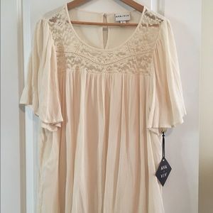 NWT Ava & Viv cream peasant top