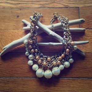 ✂️price cut ✂️Statement faux pearl necklace