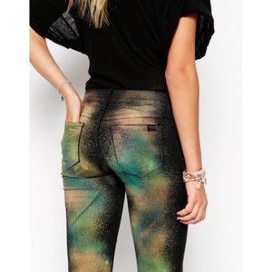 WILDFOX SZ 25 GALAXY PRINT CELESTIAL SKINNY JEANS