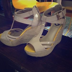 Guess Wedges nude & yellow 4 1/2" w/ 1" platform