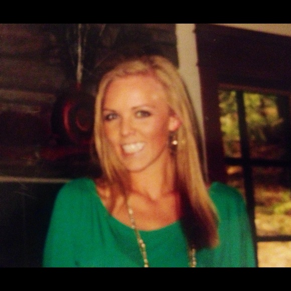 Meet your Posher, Hallie