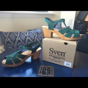 Sven Diamond Strap platform clog sandals Sz 9