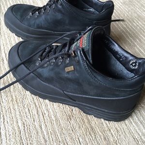 Mephisto classically cool hiking boots Sz 8