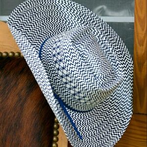 Meet your Posher, Perla