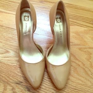 Anne Klein beige pumps