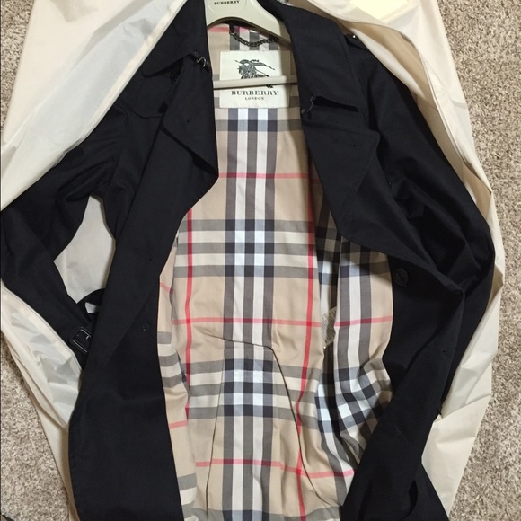Only worn once authentic Burberry men's trench - Picture 2 of 3