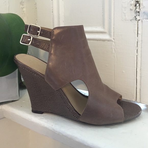 Tan peep toe wedges from Ann Taylor, size 8