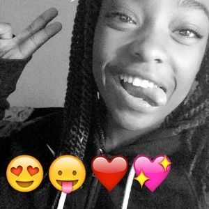 Meet your Posher, Geniah