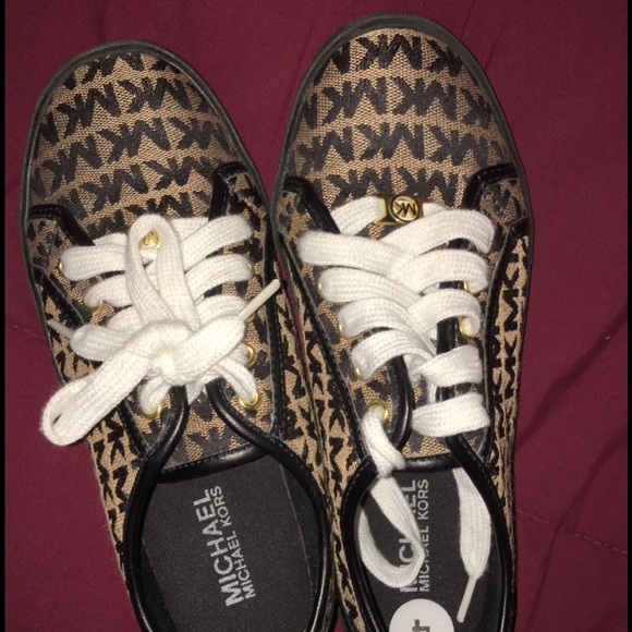 Like new authentic Michael kors sneakers...