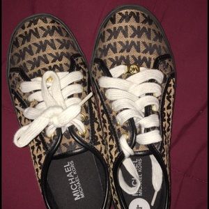 Like new authentic Michael kors sneakers...