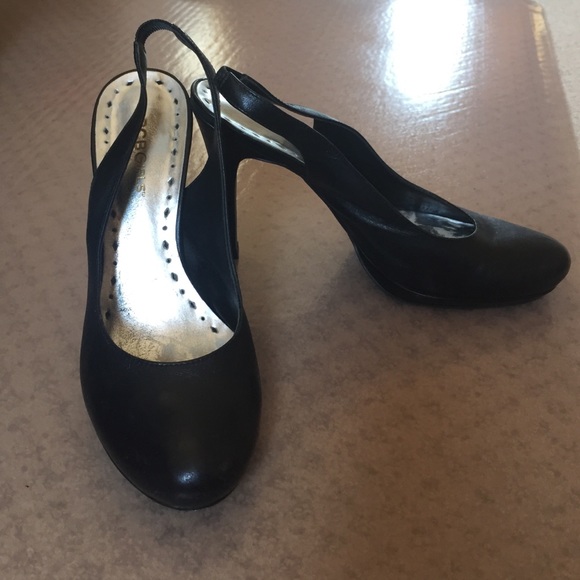 Barely worn bcbg girls black close toe heels sz 9