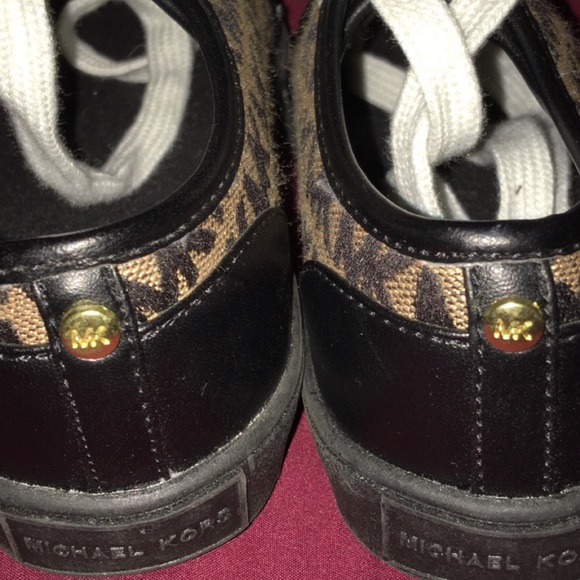 Used to try 0n authentic Michael kors sneakers... - Picture 4 of 4