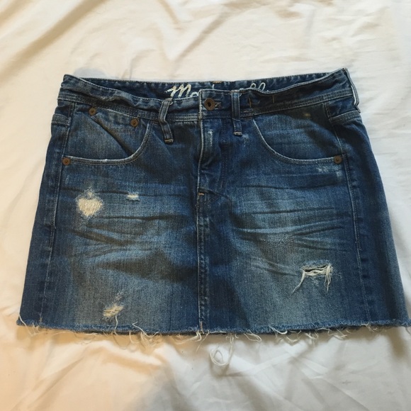 SALE! Madewell classic denim skirt, size 27