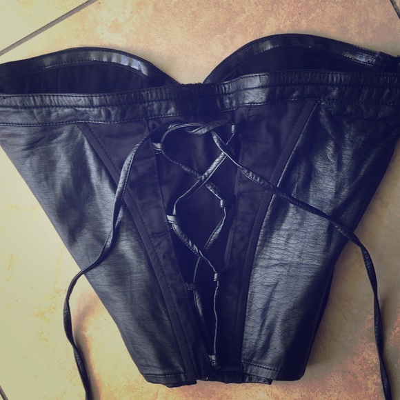 ✂️SOLD ✂️ Black corset top