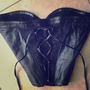 ✂️SOLD ✂️ Black corset top