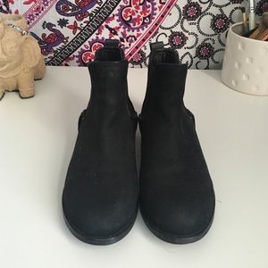 Steve Madden black booties