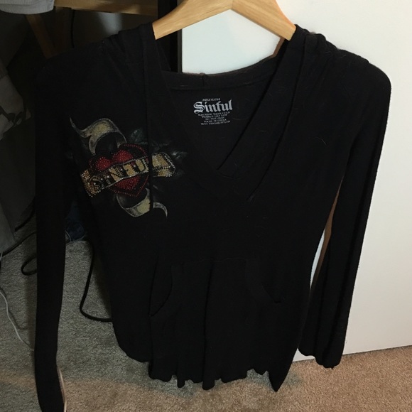 Size medium . Women's light weight pull over