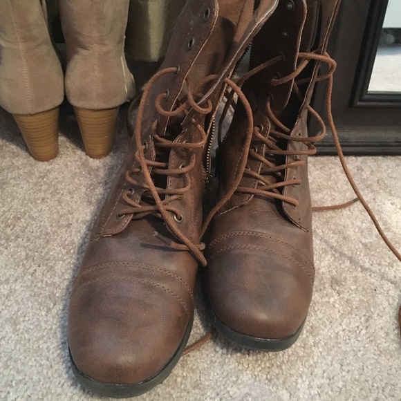 Brown combat boots - Picture 1 of 3