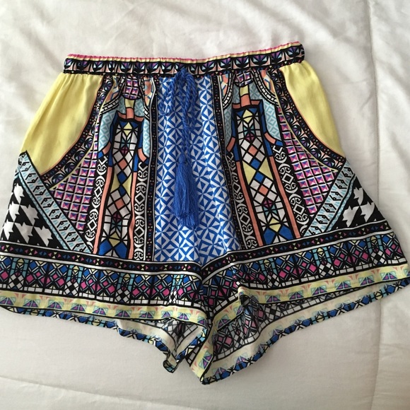 Fashion tassel shorts