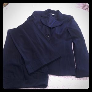 Beautiful perfect condition black suit