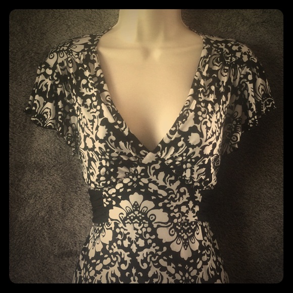 Black and white patterned dress