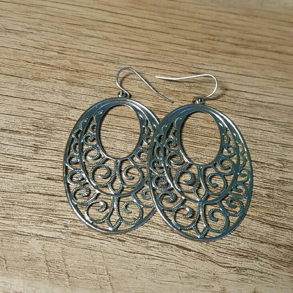 Scroll earrings - Picture 2 of 2