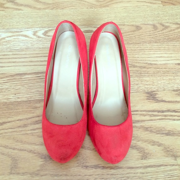Gorgeous red pumps