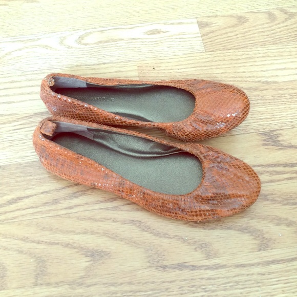Banana republic faux alligator flats