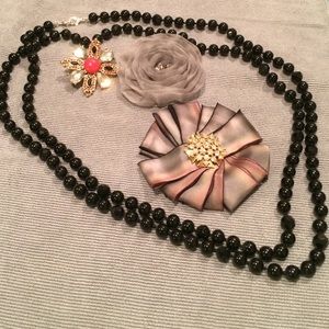 Stella & dot lot of 3 brooches and beaded necklace