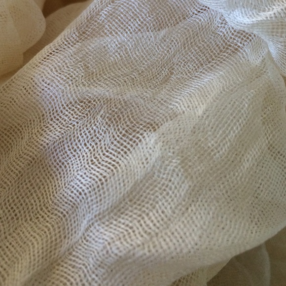 White scarf - Picture 3 of 3