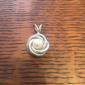 Pearl love knot pendant