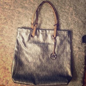 Silver/grey Michael Kors purse.