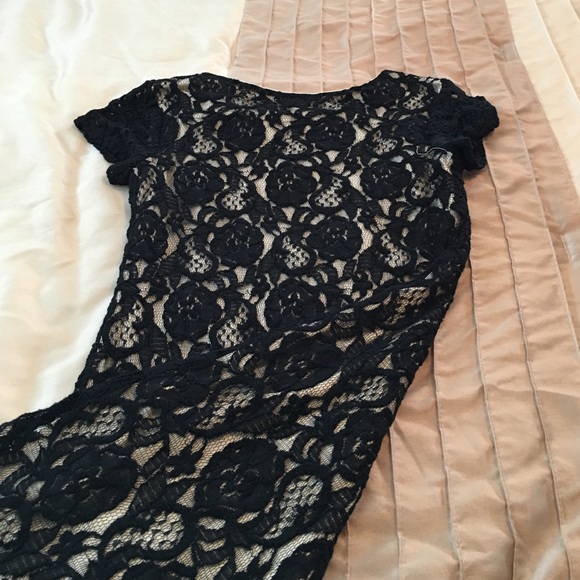 Lace dress - Picture 4 of 4