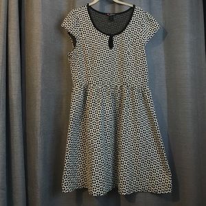 Plus Size Black and White Print Dress 2X