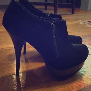 Super sexy black stiletto booties