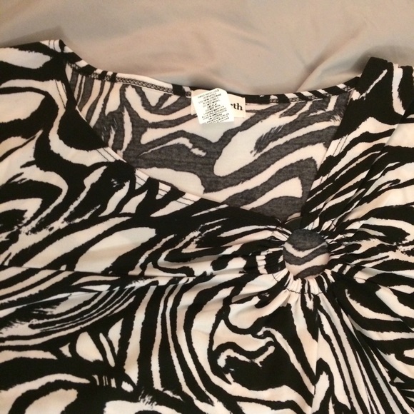 Zebra Print Top - Picture 3 of 4