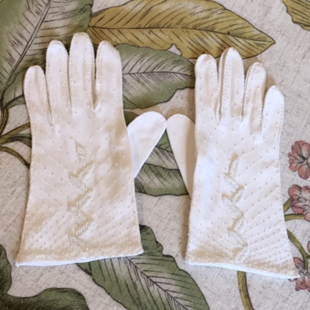 Vintage White Beaded Gloves