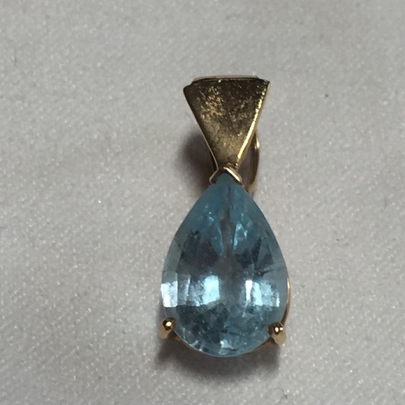 Blue topaz pendant / pearl enhancer