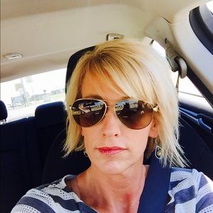 Meet your Posher, Angela