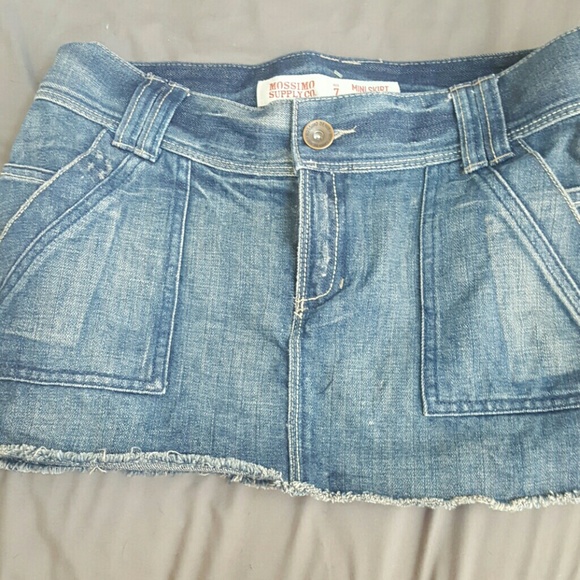 Mini denim skirt/distressed