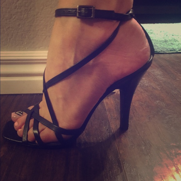 Sold NWOT Sexy Gianni Bini Heels