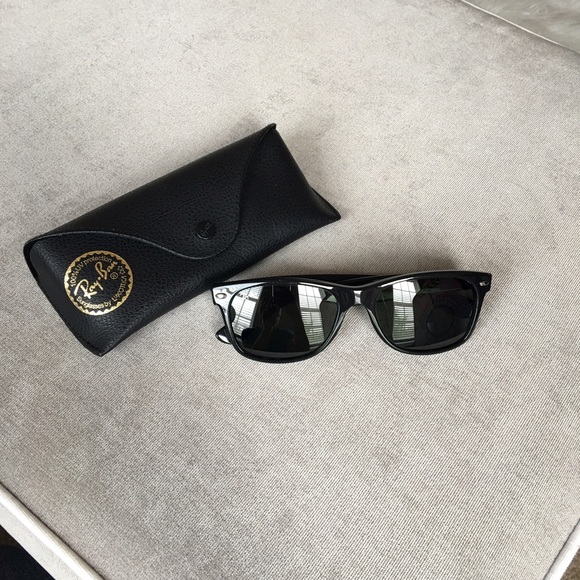 🕶 Ray Ban Wayfarers 🕶