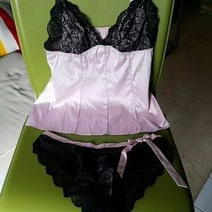 DKNY Intimates & Sleepwear - NWT DKNY black & pink Lingerie Set sz M DKNY Intimates & Sleepwear - NWT DKNY black & pink Lingerie Set sz M