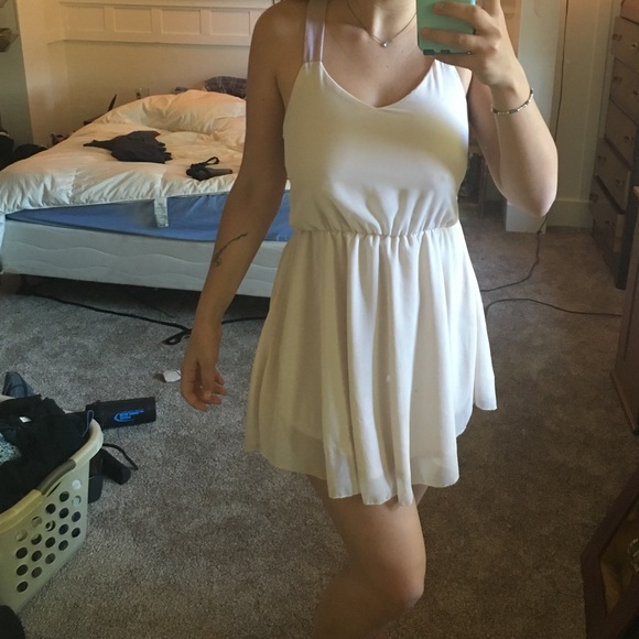 Mini off white dress with cross back