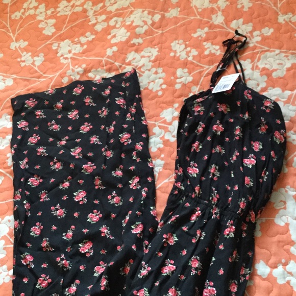 Forever21 red rose/black jumpsuit @traceymike - Picture 3 of 4