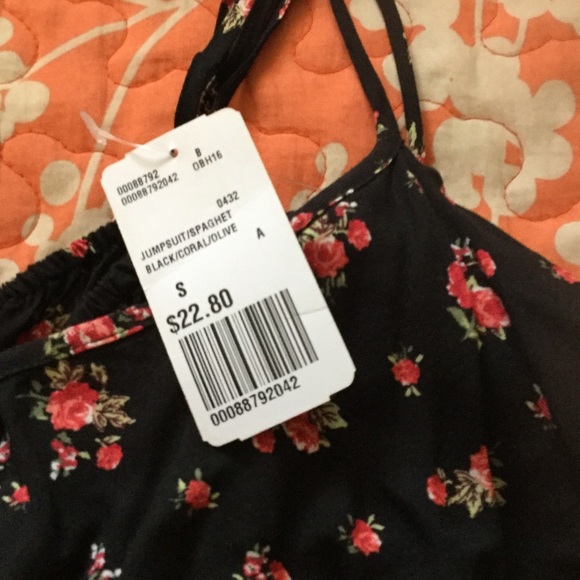 Forever21 red rose/black jumpsuit @traceymike - Picture 4 of 4