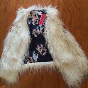 🎉Temp Price Reduction🎉Faux fur vest