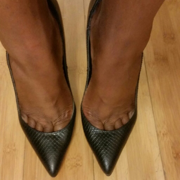 Colin Stuart black pumps