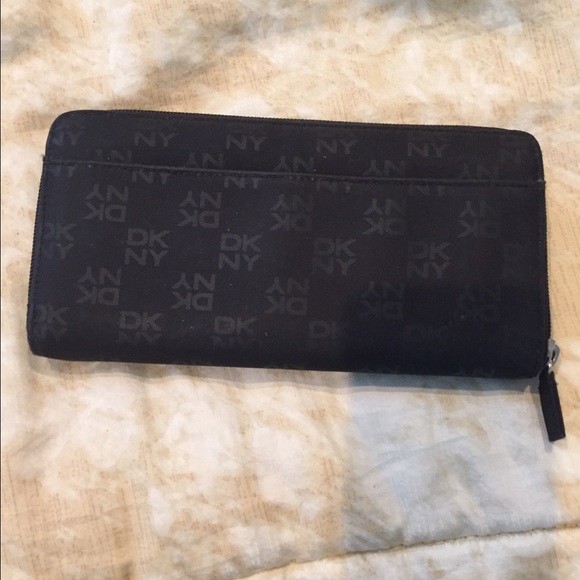 Dkny wallet